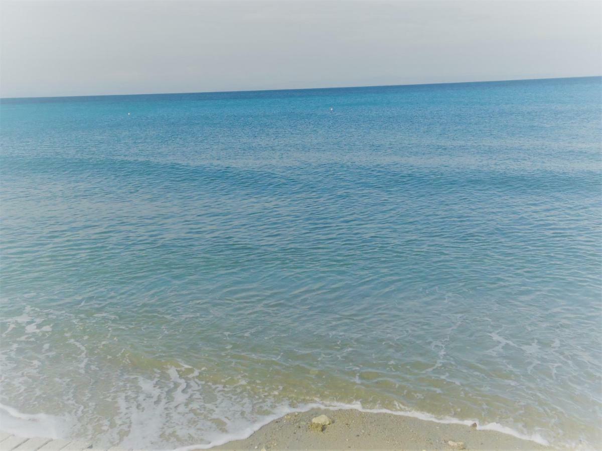 Hippocampus Beach House โปไลโครโน ภายนอก รูปภาพ